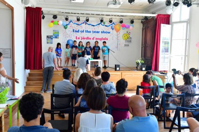Fête de Fin d'Année au Jardin d'Anglais : Talents, Joie et Partage!