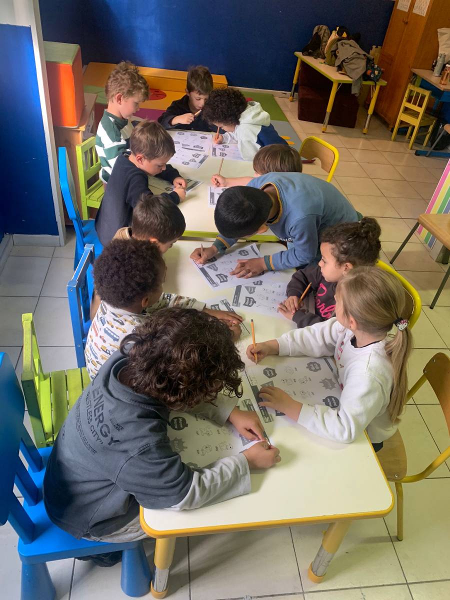 Pratiquer la langue lors de stages vacances d'anglais créatifs à Marseille Saint-Loup