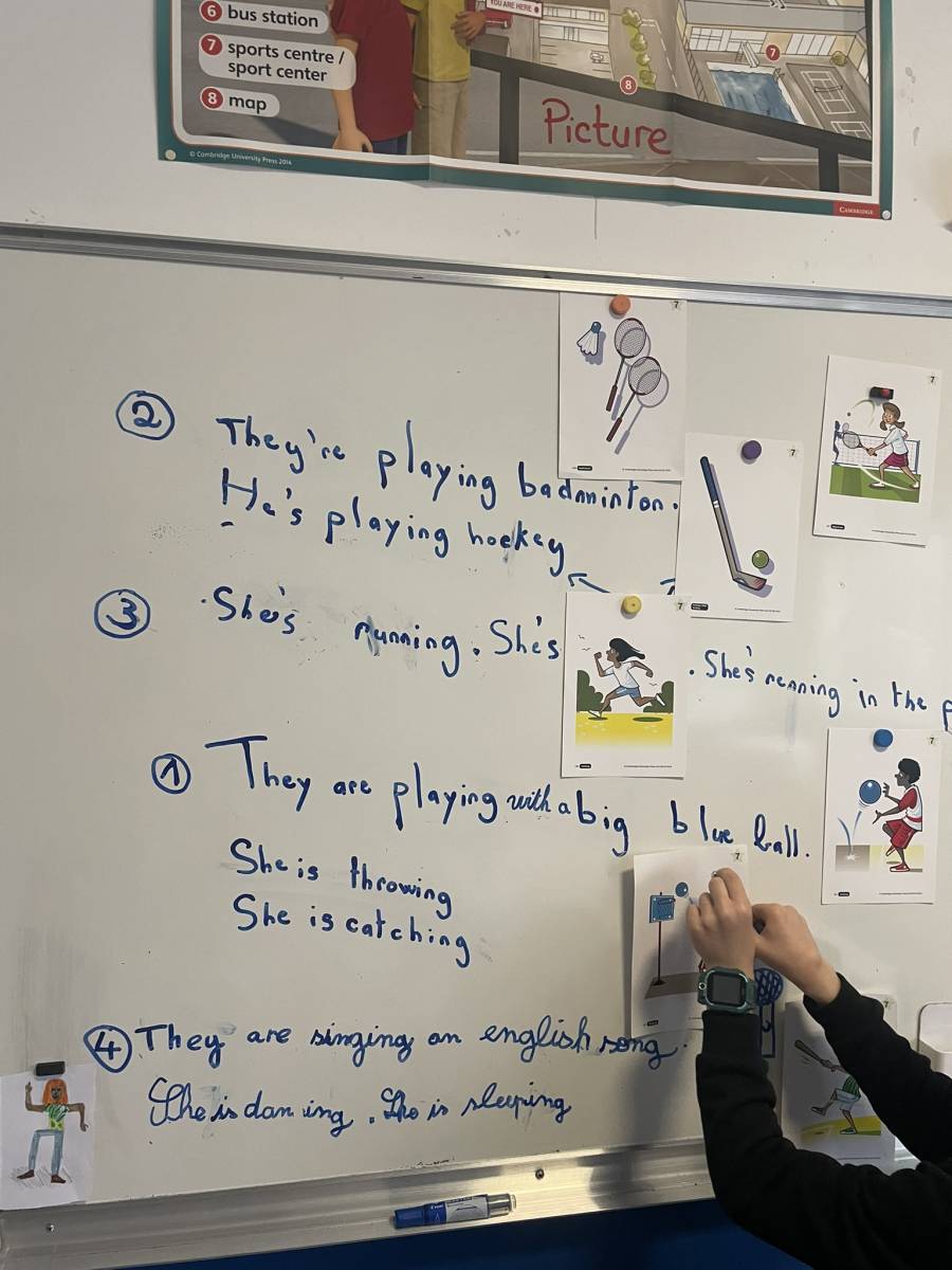 Apprentissage de la collaboration par la peinture et les arts plastiques à Saint-Barnabé