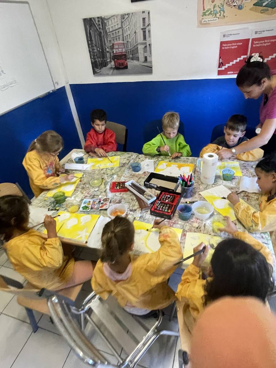 stage d'anglais vacances et cours de peinture sur toile à Marseille Les Trois-Lucs